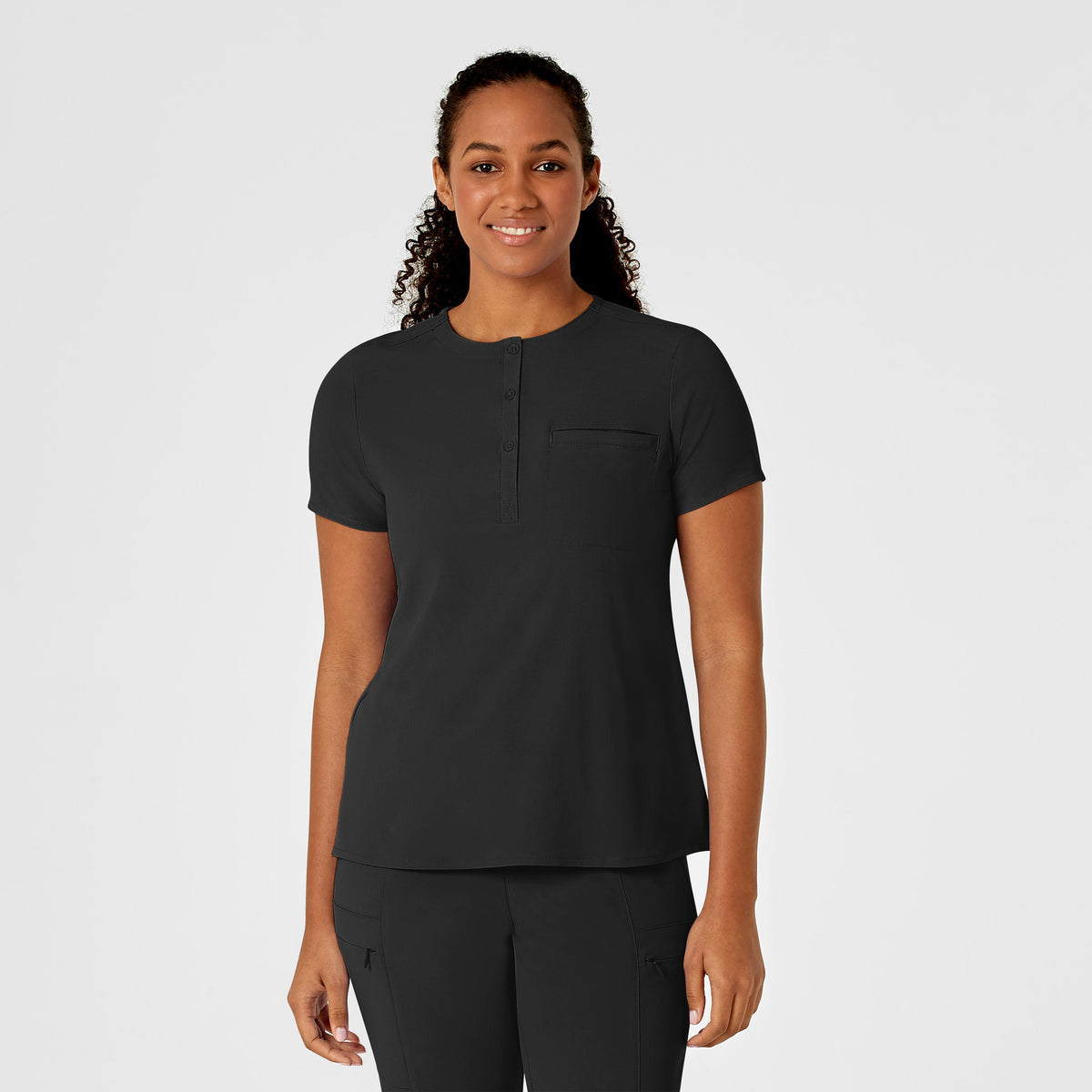 Blouse médicale WonderWink Renew à une poche et col mandarin, à rentrer dans le pantalon.