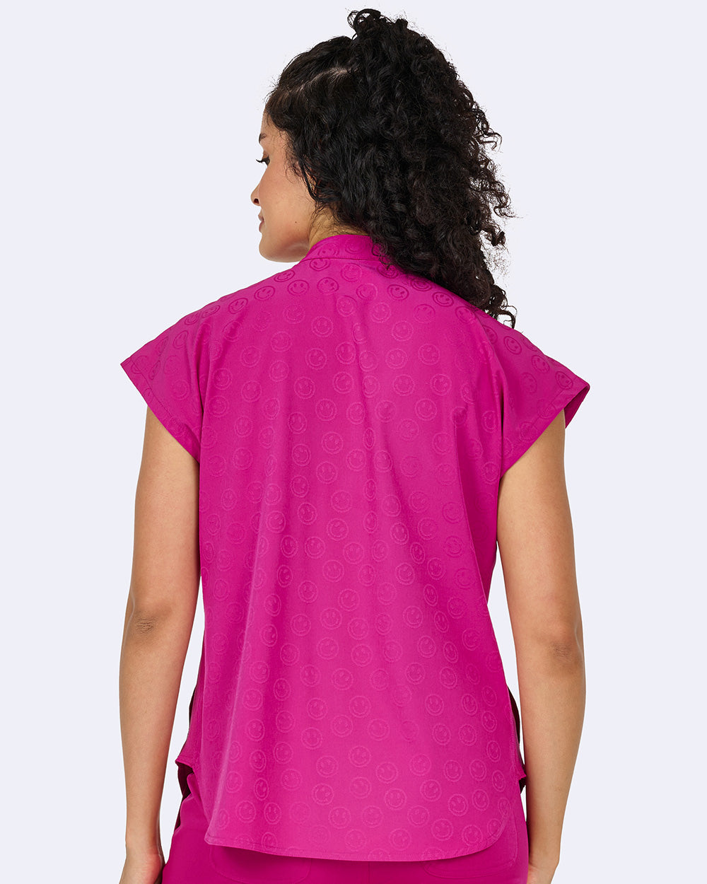 Blusa médica extragrande con diseño de jacquard y sonrisa de Ava Therese