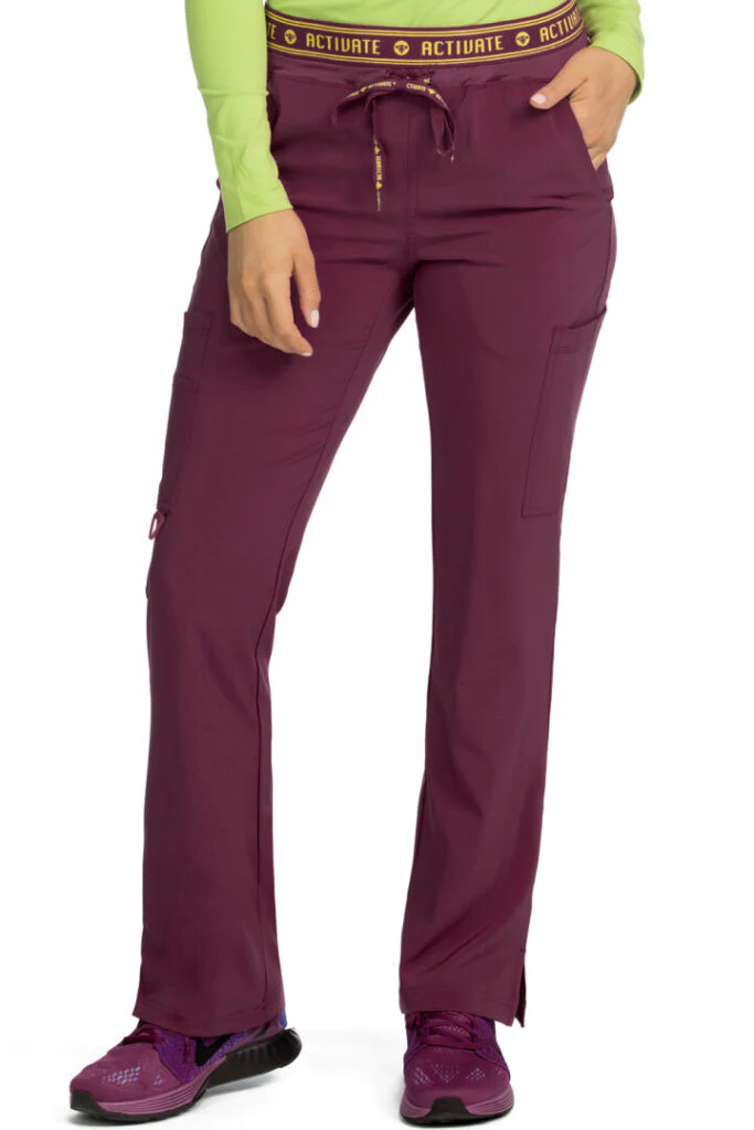 Pantalones de trabajo con bolsillos cargo Activate Tall Yoga de Med Couture en liquidación