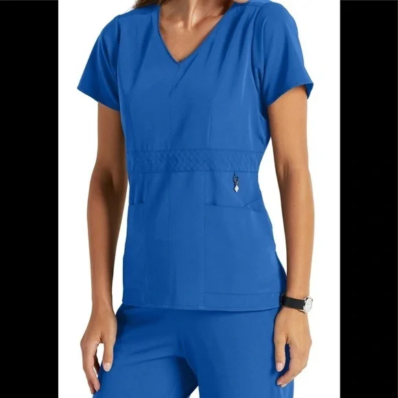 Blusa médica con cintura imperio Frida de la colección Halo de Vera Bradley en liquidación