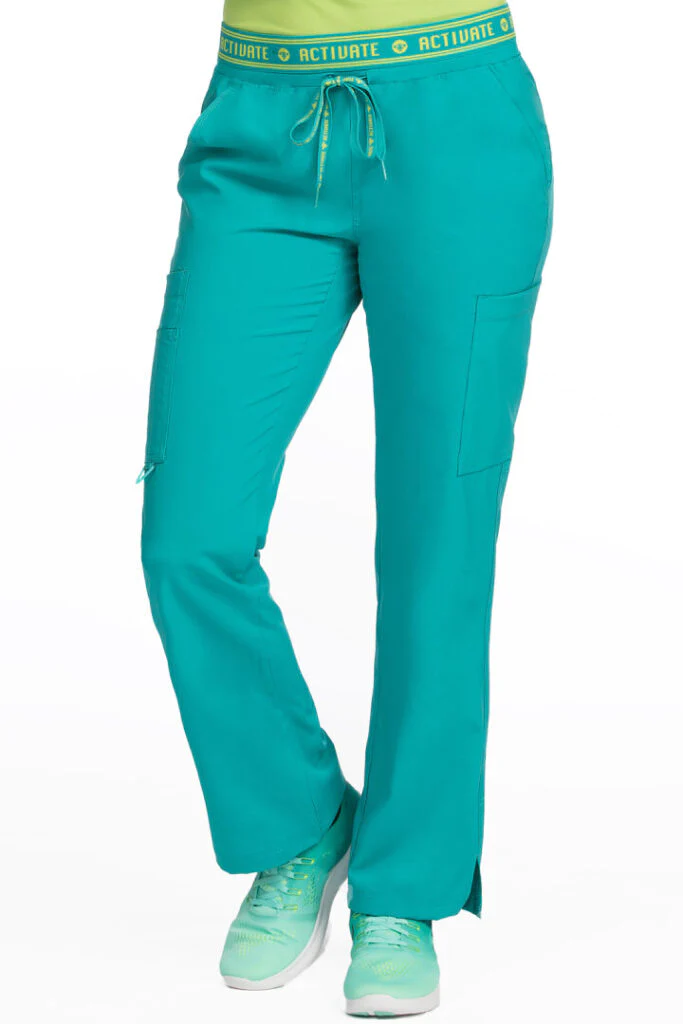 Pantalones de trabajo con bolsillos cargo Activate Tall Yoga de Med Couture en liquidación