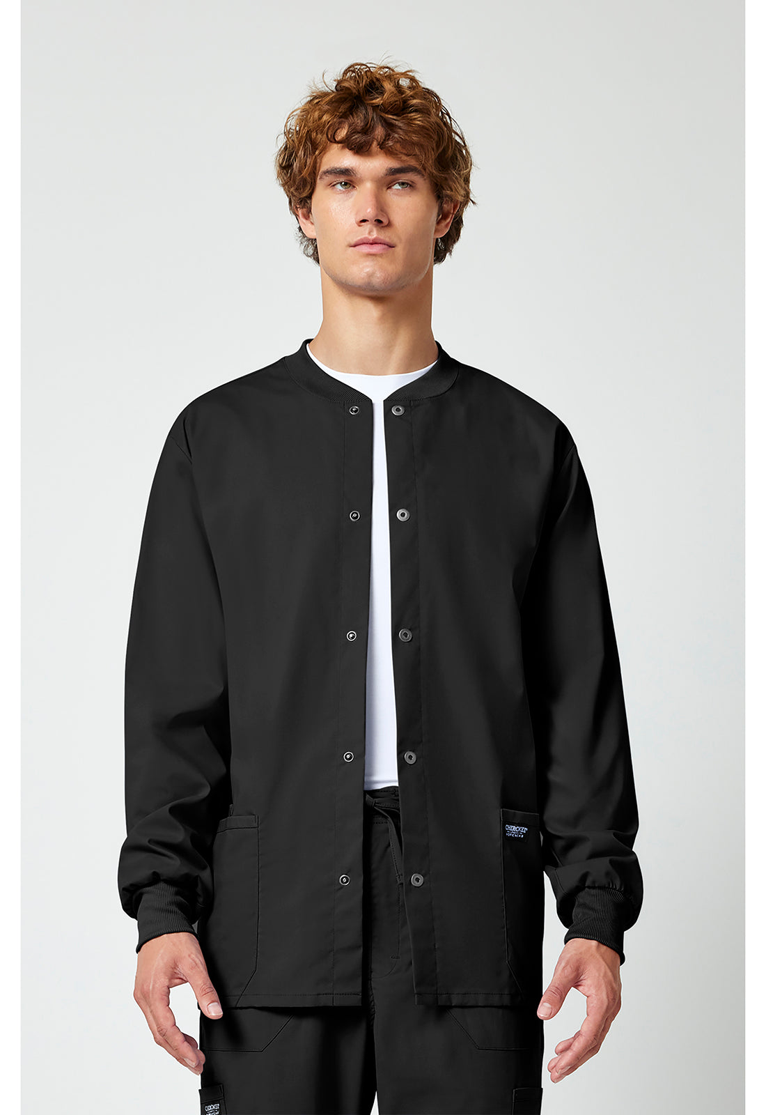 Chaqueta médica Cherokee Workwear Professionals con cierre a presión para hombre
