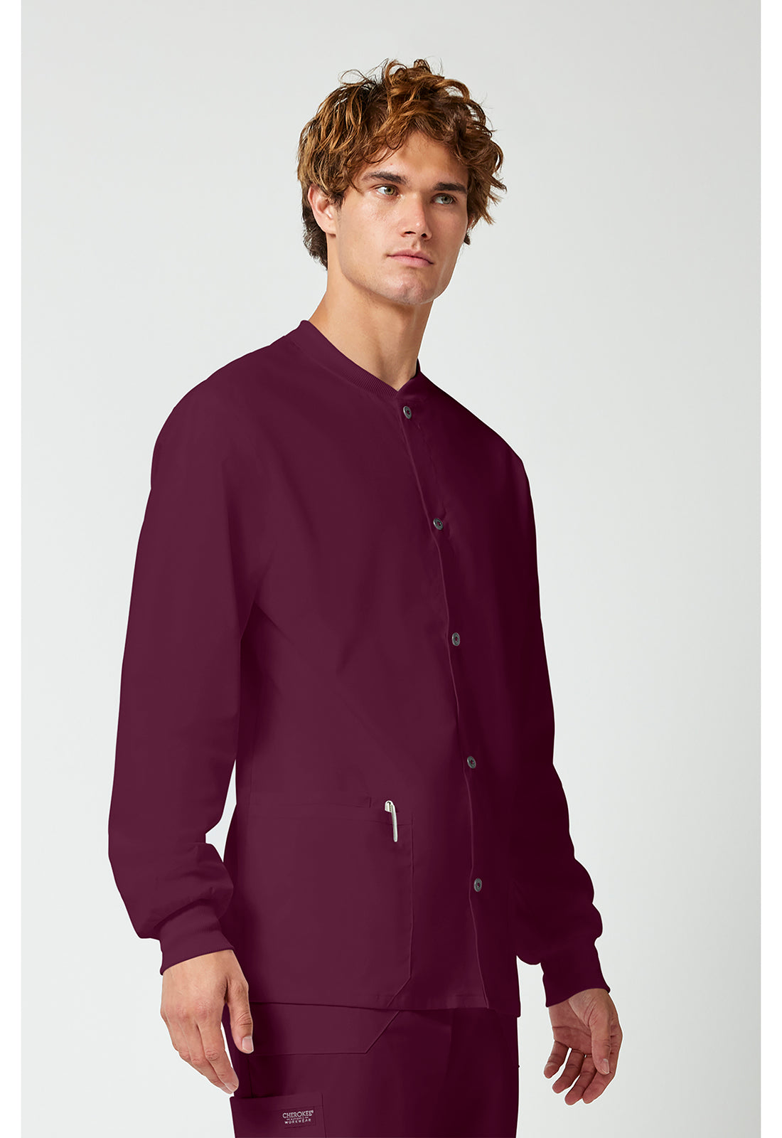 Chaqueta médica Cherokee Workwear Professionals con cierre a presión para hombre