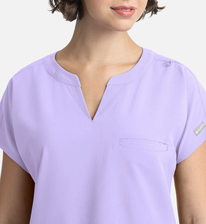 Blusa médica con pliegues Dolman Momentum de Maevn