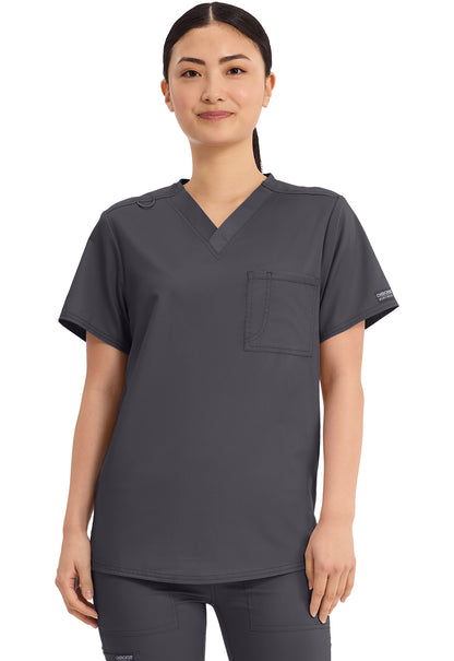 Cherokee Workwear Revolution Unisex, blusa quirúrgica de cuello en V con bolsillo y diseño para meter por dentro